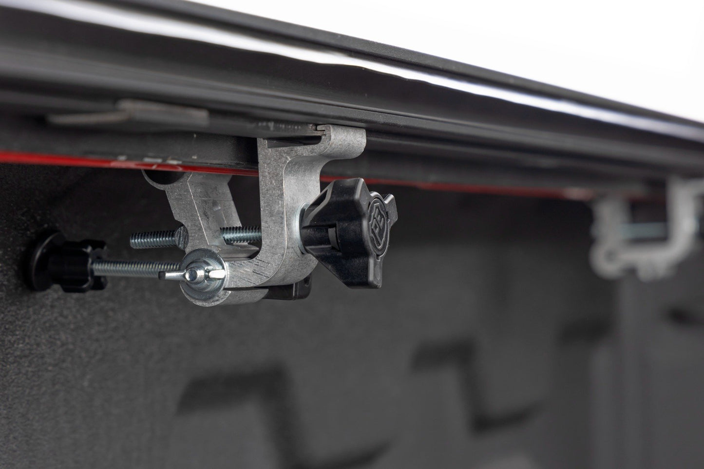 Retractable Bed Cover | 5'10" Bed | Chevy/GMC Sierra 1500 (19-25)/Silverado 1500 (19-25)