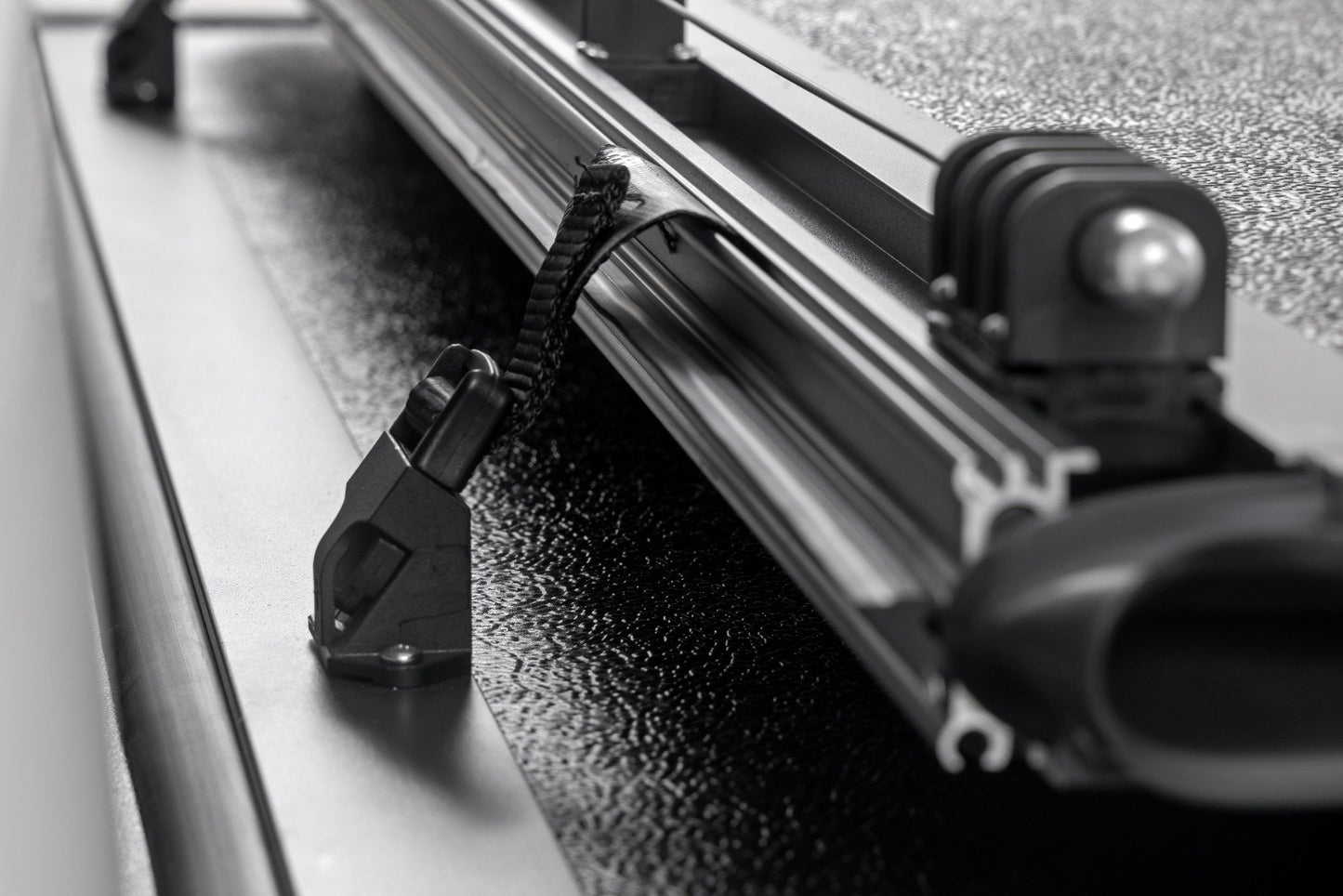 Hard Low Profile Bed Cover | 5' Bed | Toyota Tacoma 2WD/4WD (2024-2025)