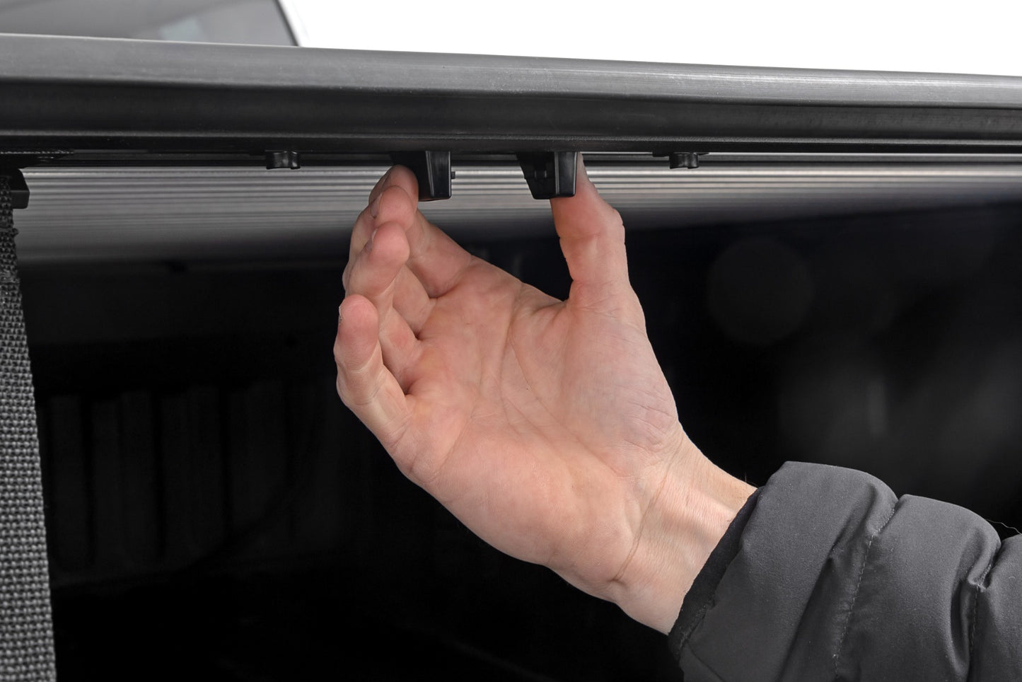 Retractable Bed Cover | 6'9" Bed | Chevy/GMC 2500HD/3500HD (20-25)