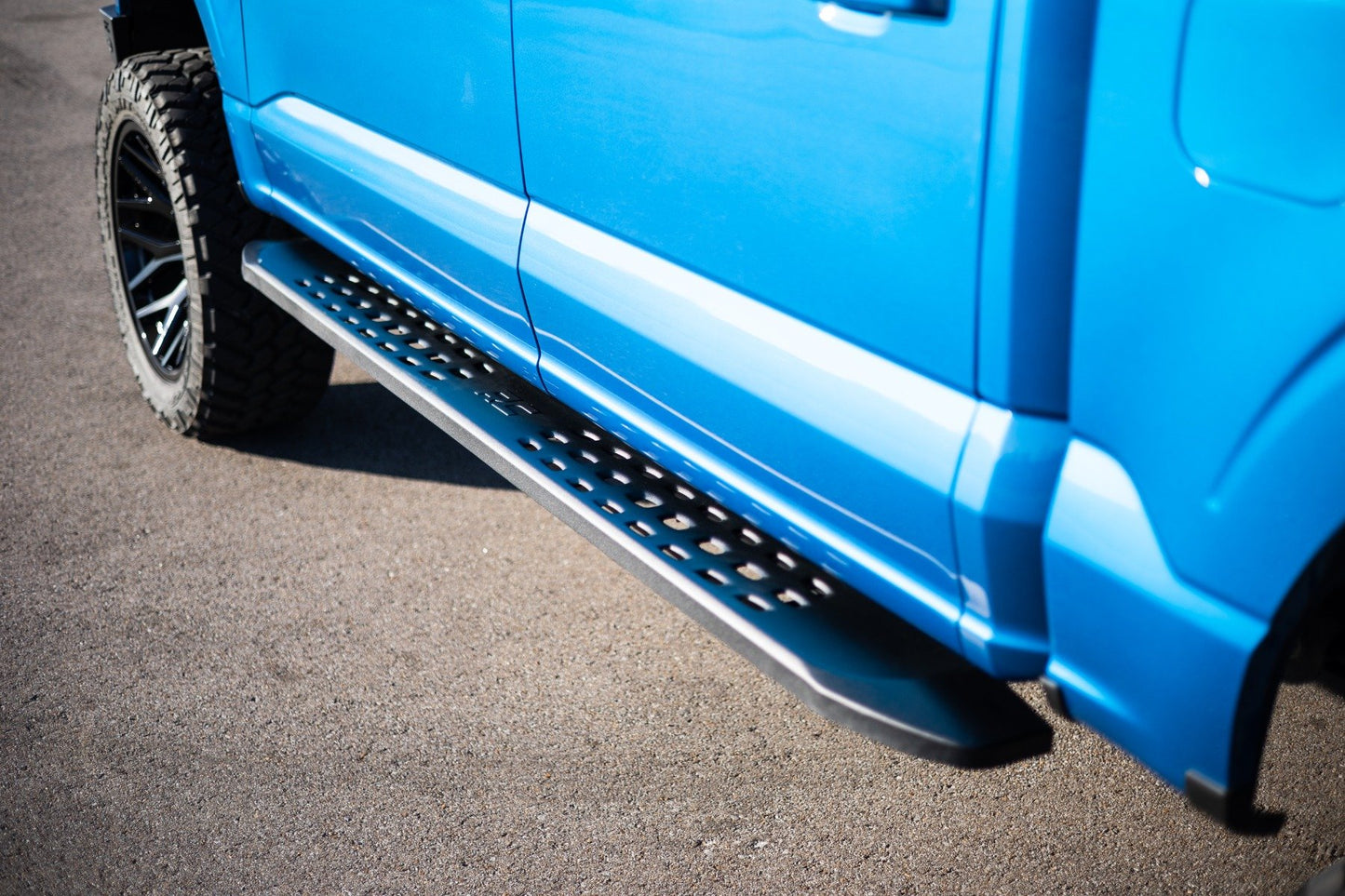 RPT2 Running Board | Crew Cab | Black | Ford F-150/F-150 Lightning/Raptor (15-25)