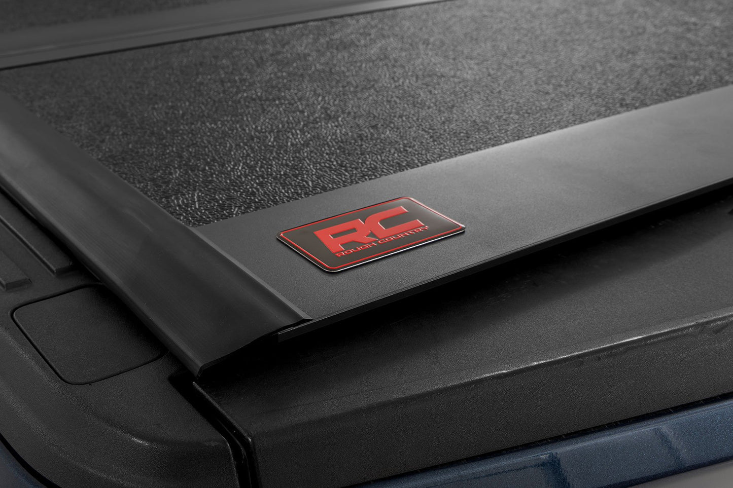 Hard Low Profile Bed Cover | 6'10" Bed | Ford F-250/F-350 Super Duty (17-25)