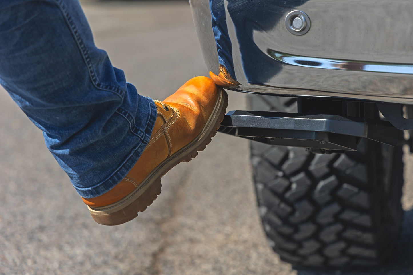 Retractable Bed Step | Manual Pull | Ford F-150 (21-25)/F-150 Lightning (21-24)