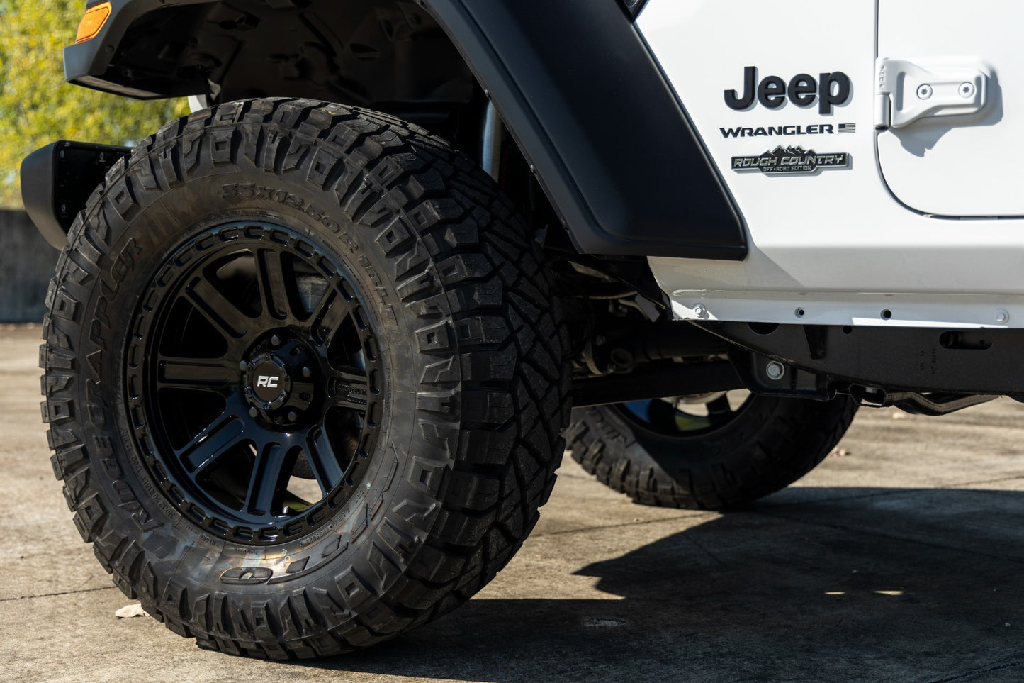 Rough Country 84 Series Wheel | Gloss Black | 18x8.5 | 5x5 | +0mm